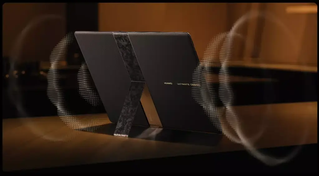 Huawei MateBook Fold Ultimate Design: 13.2" Foldable OLED, 32GB RAM + 2TB, Intel Core Ultra